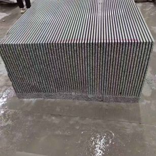 兰州芝麻白毛板荒料切割